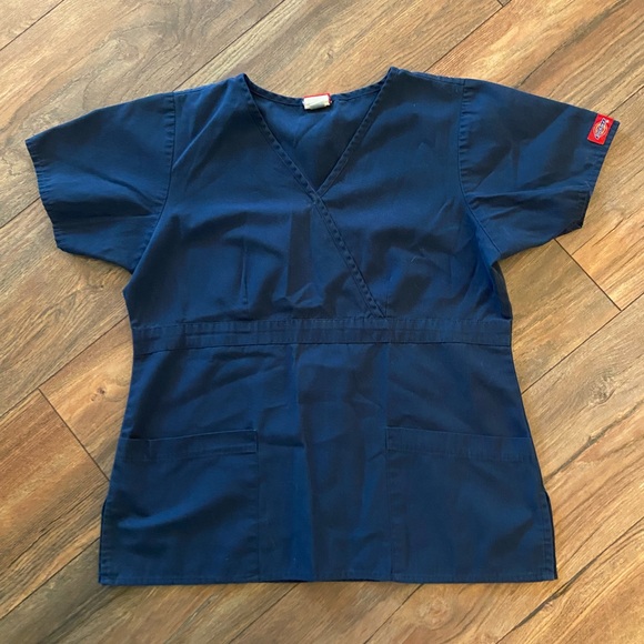 Scrub tops size small. Used good condition - Picture 3 of 3